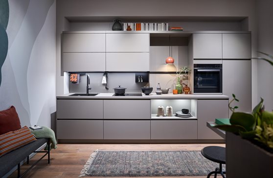 Greeploze keuken in zachte lichtgrijze tint