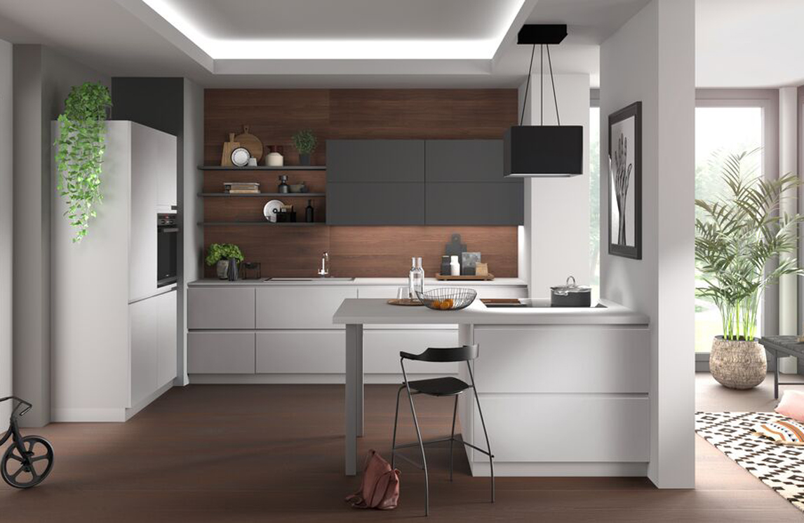 Design keuken met een schiereiland en donkergrijze bovenkasten