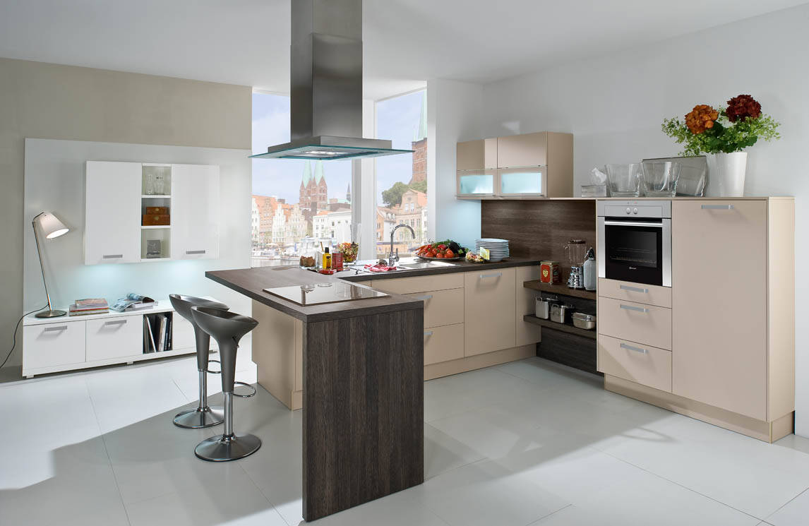 Porno oyoqlari yubka ostida