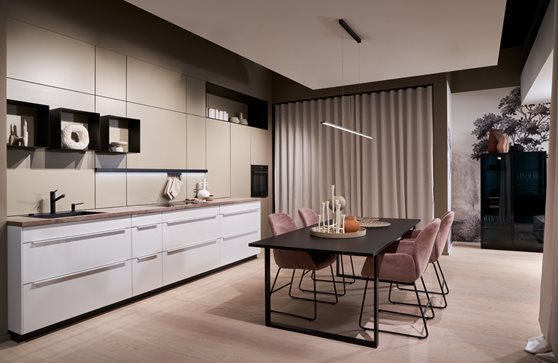 Design keuken in hoogglans kristalwit met mat omber natuur